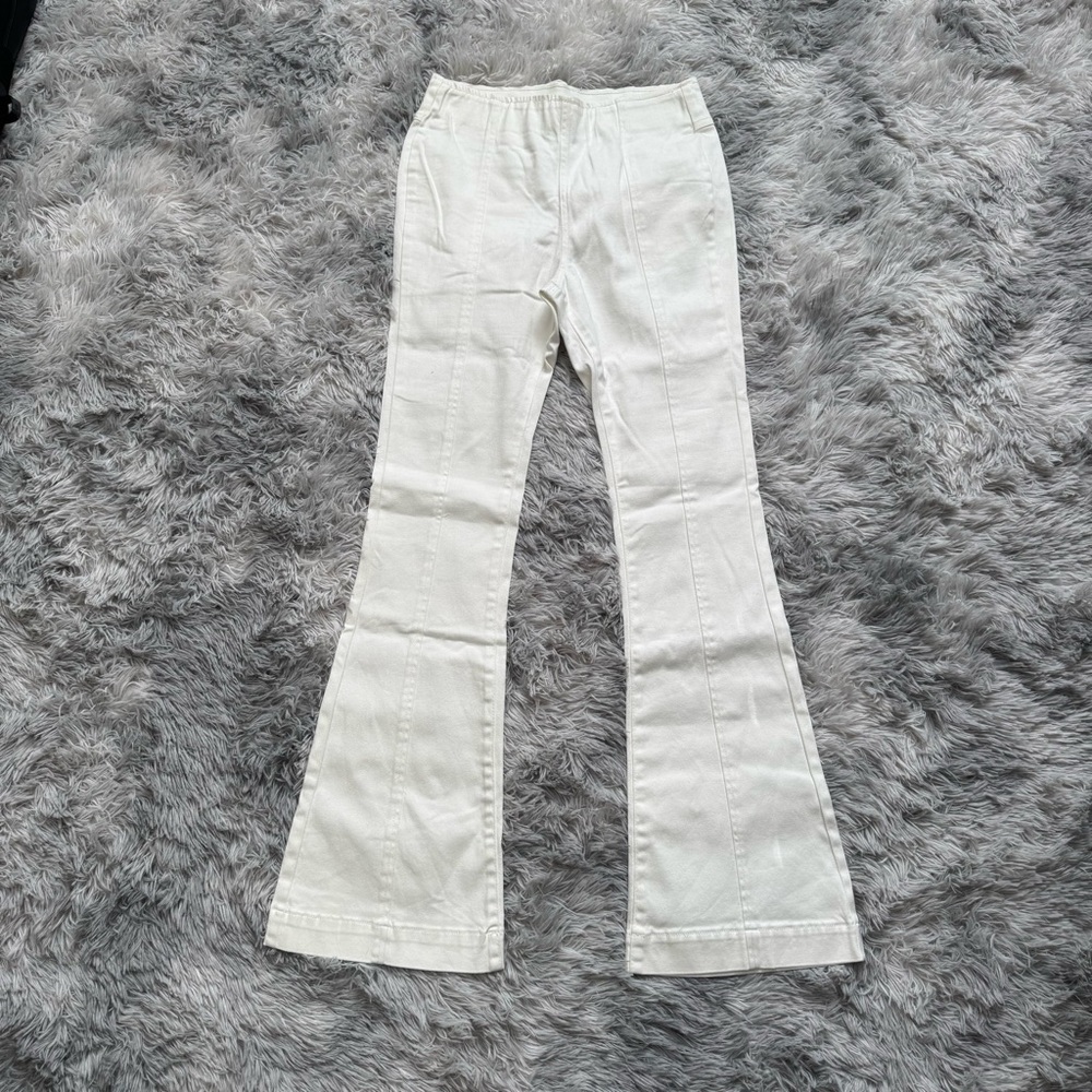 NEW INC Pull On Stretch Flare Jeans White 4